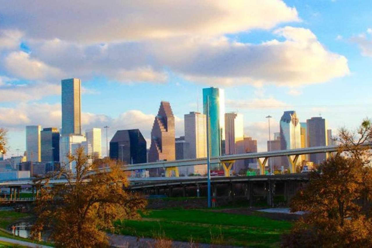 Cozy Near Med Center, Nrg, Galleria & Dtown Houston